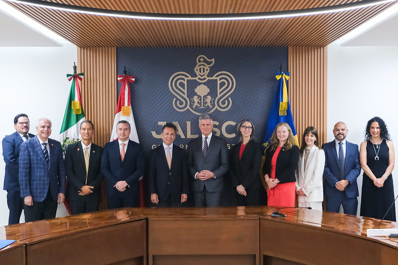 Juan Alberto Varela (@juanvarelam) on Twitter photo La semana pasada recibimos al Embajador de <a href="/EmbCanMexico/">Canadá en México</a>, <a href="/AmbMacKay/">Cameron MacKay</a>, quien visitó Jalisco en el marco de la 28ª edición del <a href="/FestivaldeMayo/">Festival de Mayo</a>, en la que 🇨🇦 fue el país invitado de honor. Su presencia reafirma los lazos de amistad y cooperación que unen a nuestras regiones. La semana pasada recibimos al Embajador de <a href="/EmbCanMexico/">Canadá en México</a>, <a href="/AmbMacKay/">Cameron MacKay</a>, quien visitó Jalisco en el marco de la 28ª edición del <a href="/FestivaldeMayo/">Festival de Mayo</a>, en la que 🇨🇦 fue el país invitado de honor. Su presencia reafirma los lazos de amistad y cooperación que unen a nuestras regiones.