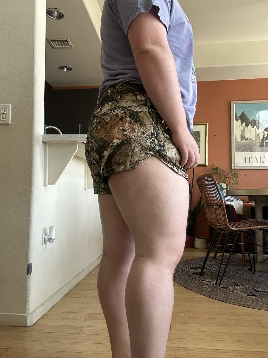 ColeReins's tweet photo. Are these too short for the gym? 

#thick #gaycub #bigass https://t.co/6TVhXomxe2