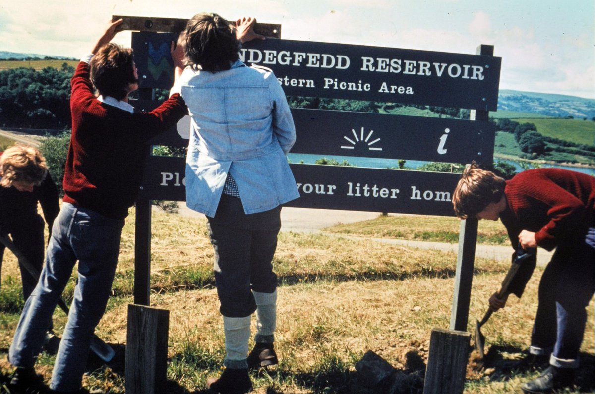 We're not actually sure when this was taken - possibly early 90's? - but we thought we'd give it an airing for this month's #ThrowbackThursday. 

Dydyn ni ddim yn siŵr pryd y cafodd y llun yma ei dynnu – dechrau’r 90au efallai? Ond mae’n un da am  #AtgofionIau y mis yma.