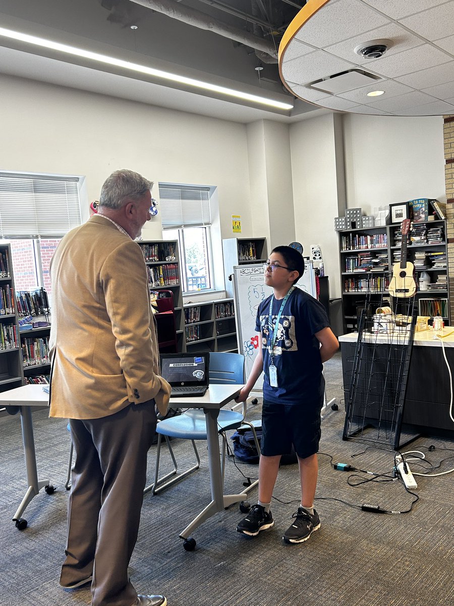 Laura Mackay tweet media