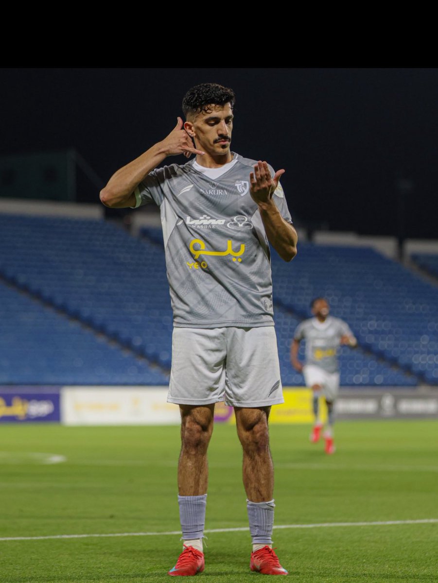 IGhaslan's tweet photo. منهو بغى الاشهب …!! 
صدقني يبي … يتعب 
الطائي #الطائي .. ياسيد (الملعب ) 💪🏻

#فارس_الشمال 🩶 https://t.co/2uRkNiWd9q