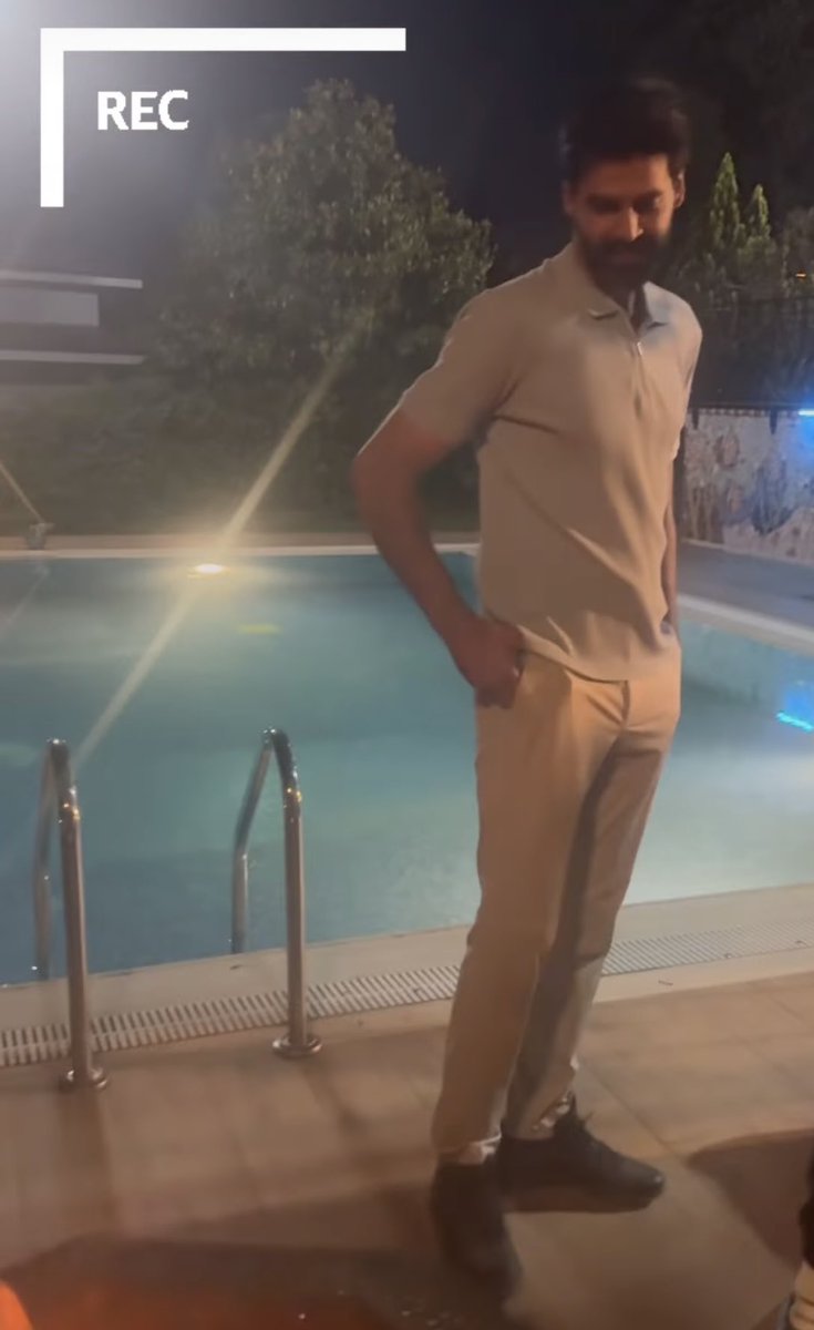 HabanLivia's tweet photo. A jump in the pool, please!😊

@ERKANMERICC 
#ErkanMeriç https://t.co/BuMo3uPc4S