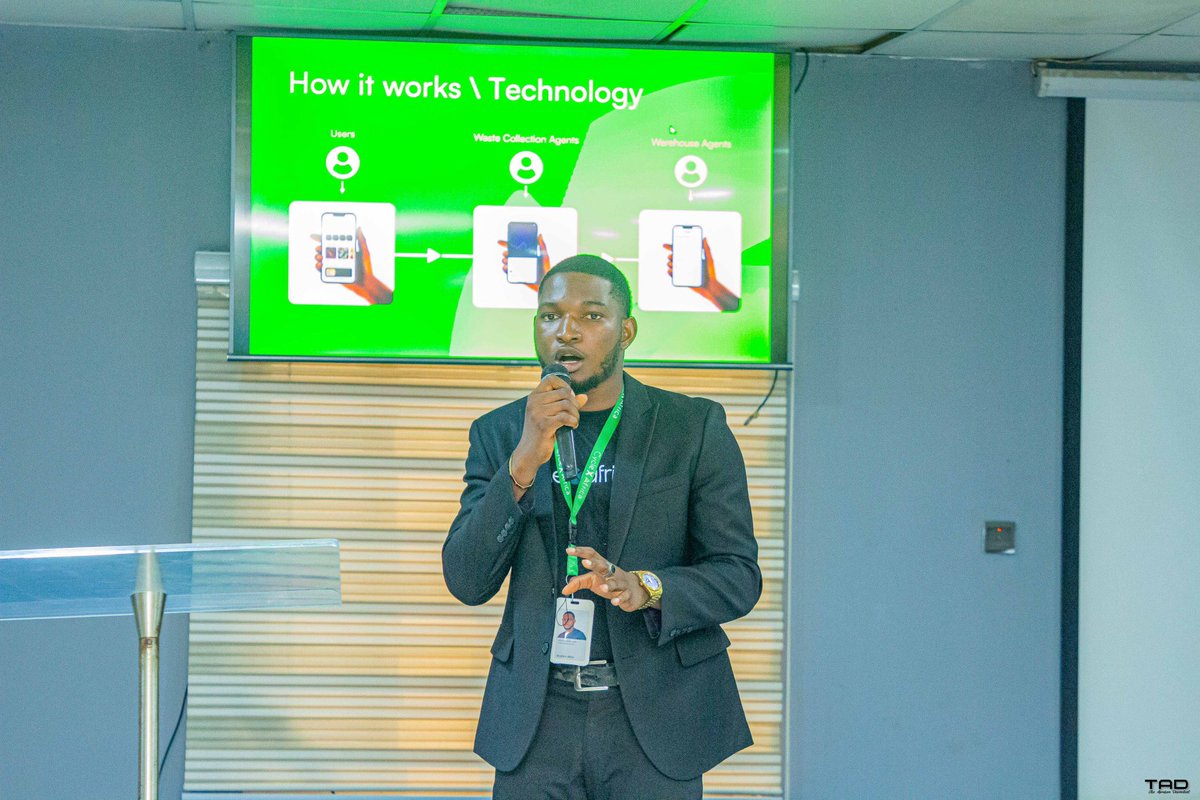 Sulewisdomdavid's tweet photo. Waste in Africa is not waste until Africans waste !!

This is our mantra @CyclexAfrica, we believe the major problem Africa is facing in waste management is the poor orientation of the population, we tend to not see the potential value of waste and how we can turn it to treasure https://t.co/hcpLHbdrKa