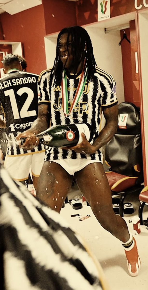 Agradecer a <a href="/borjagranda/">Borcontun</a> que me llegara en el parón de fichajes un mensaje de madrugada suyo  : “ Te voy a fichar”.
Un mes después conseguimos el objetivo de ascender a 1ª en <a href="/VPG_Spain/">Virtual Pro Gaming España</a> .

CONTRA TODO Y CONTRA TODOS somos muy grandes <a href="/CryZeNGaming/">CryZeN</a>