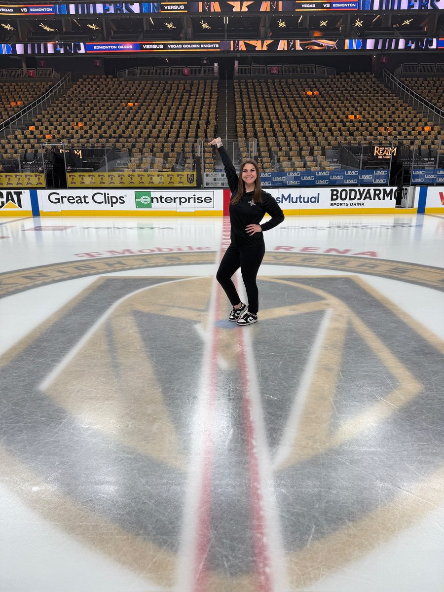 Spooky Em 🖤 tweet media