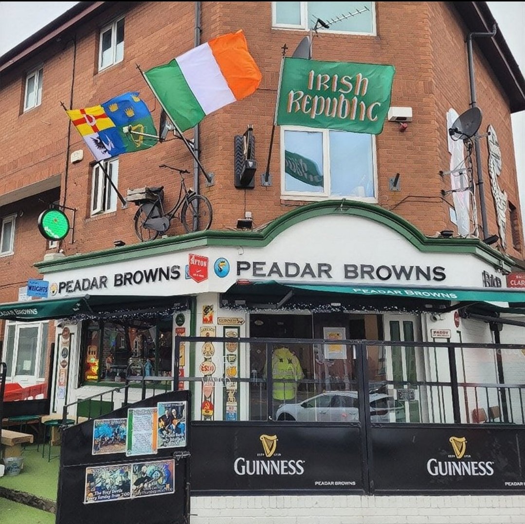 Fair paly to Aidan and the crew at Peadar Browns .... stand up to the racists, bigots and absolute clowns. 

Reclaim our flag and don't allow them sully it. 🇮🇪