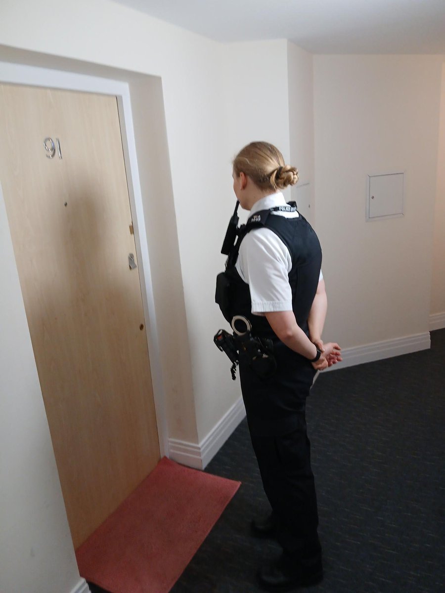 MPSNorthActon's tweet photo. Today, with the kind help of SNT South Acton that staffed up with us we tried to solve a few ongoing incidents on our ward. We attended incidents regarding disputes between neighbours and drug dealings.
#yourlocalmet https://t.co/giEIZIR6t6
