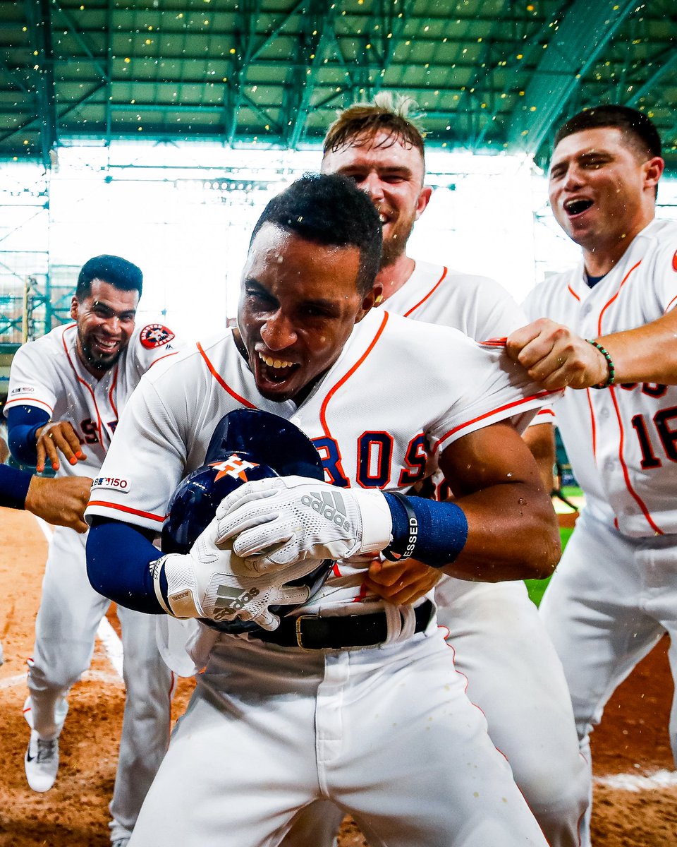 astros's tweet photo. Congrats on an incredible career, Tony! 🤘 https://t.co/mhAxykTrMk