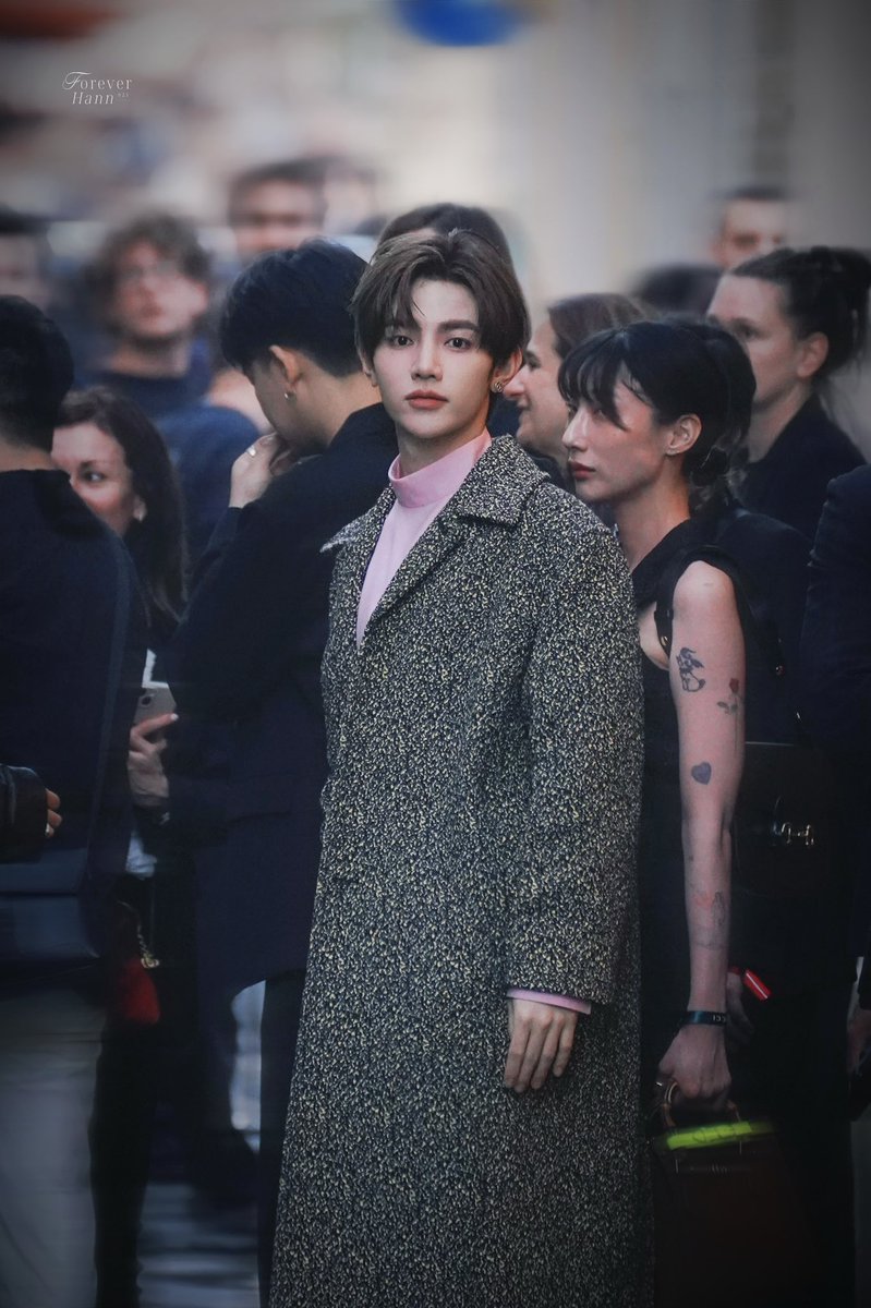 zghaosolo's tweet photo. zhang hao our gucci prince, forever the main character ❤︎

#ZHANGHAOxGUCCI #GucciCruise26 @gucci https://t.co/VNUriVIGDg