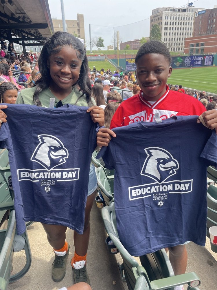 SJHSwarriors's tweet photo. It was a great day at #AutoZonePark! Our 8th graders had fun hanging out with friends, catching foul balls, and cheering on Ms. Mims during the 4th inning. ๐ I think they liked the snacks, too. ๐ Thank you to Mrs. Spencer for coordinating the trip! #tww #CI โพ๏ธ๐๐ https://t.co/wIqJtQoAm9