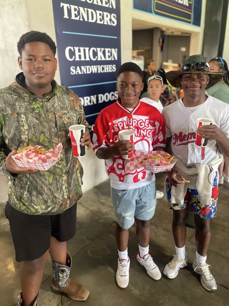 SJHSwarriors's tweet photo. It was a great day at #AutoZonePark! Our 8th graders had fun hanging out with friends, catching foul balls, and cheering on Ms. Mims during the 4th inning. ๐ I think they liked the snacks, too. ๐ Thank you to Mrs. Spencer for coordinating the trip! #tww #CI โพ๏ธ๐๐ https://t.co/wIqJtQoAm9