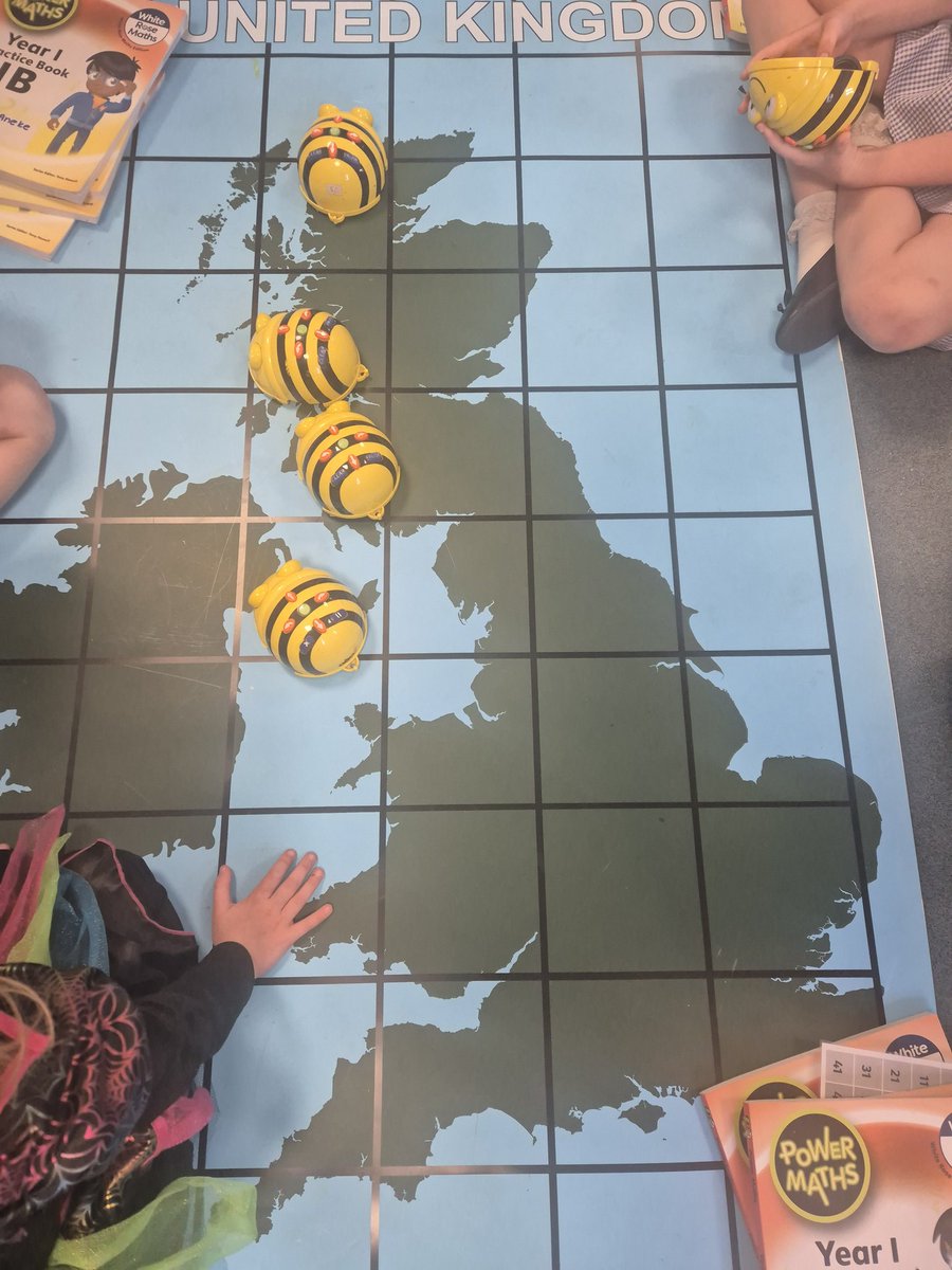 1JB_HCPLA's tweet photo. In Year 1, we have used Beebots to move around the map of the UK! We had so much fun! @HighCragsPLA https://t.co/QNsB5QhTu9