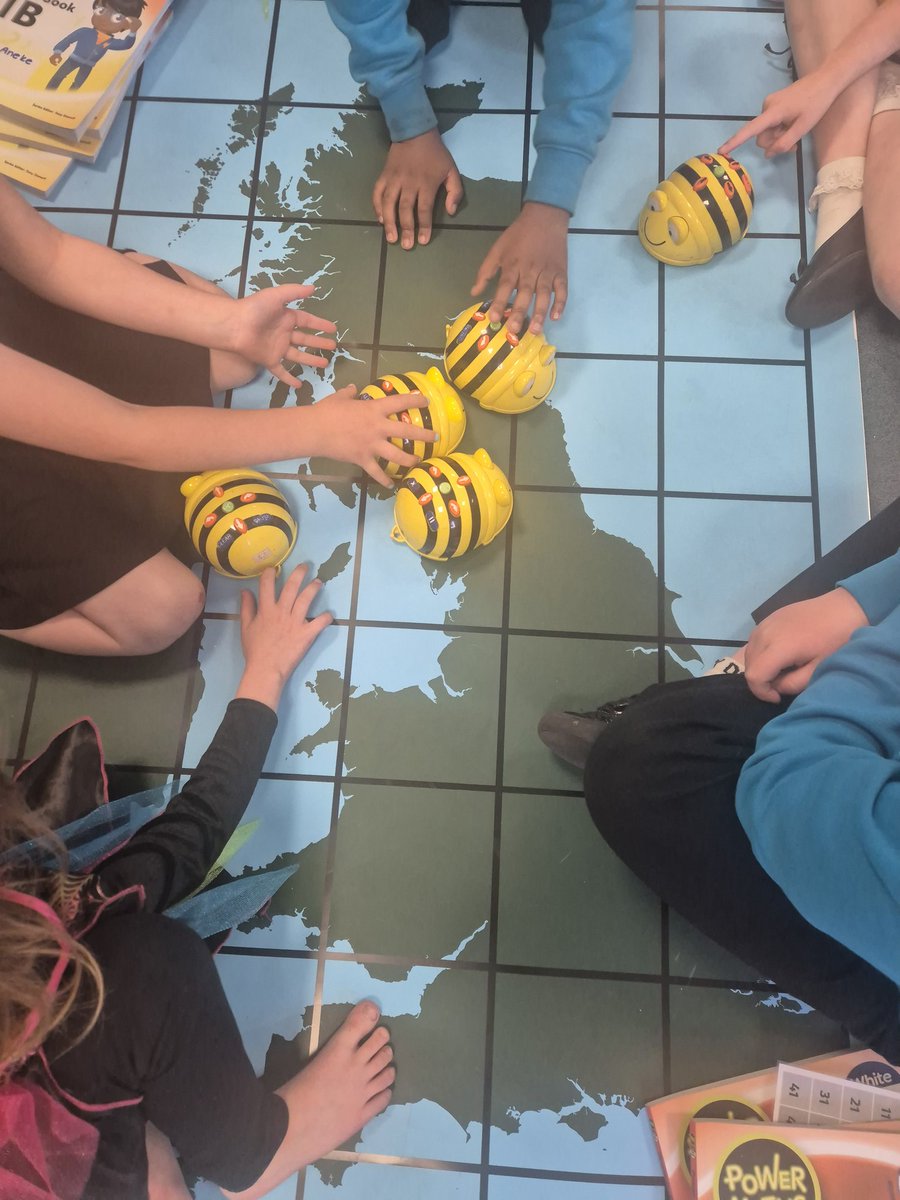 1JB_HCPLA's tweet photo. In Year 1, we have used Beebots to move around the map of the UK! We had so much fun! @HighCragsPLA https://t.co/QNsB5QhTu9