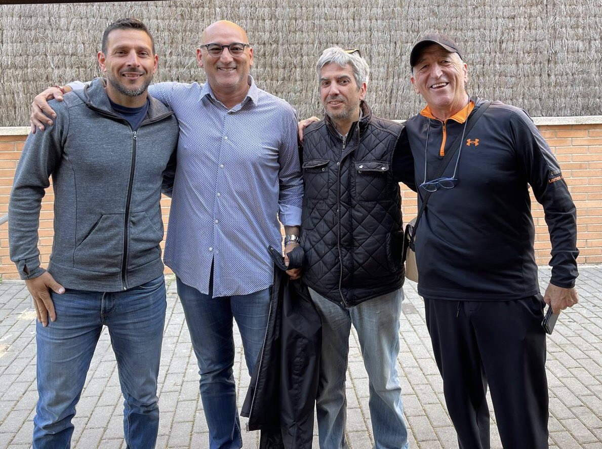 🔝 Mucha historia del fútbol (y del deporte) local ‘condensada’ en una foto 👏👏 #BarIsa