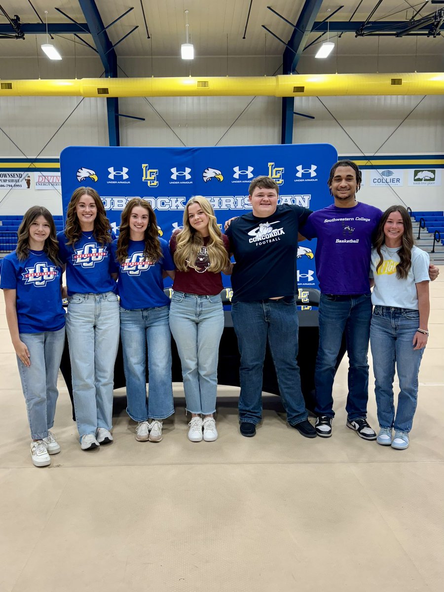 🦅➡️🐾 Congratulations to Austin Dunkle for signing with <a href="/cunebulldogs/">Concordia Bulldogs</a> 🏈👏 @concordianebraska 

#lchseagles🦅 #collegesigningday #MAXOUT