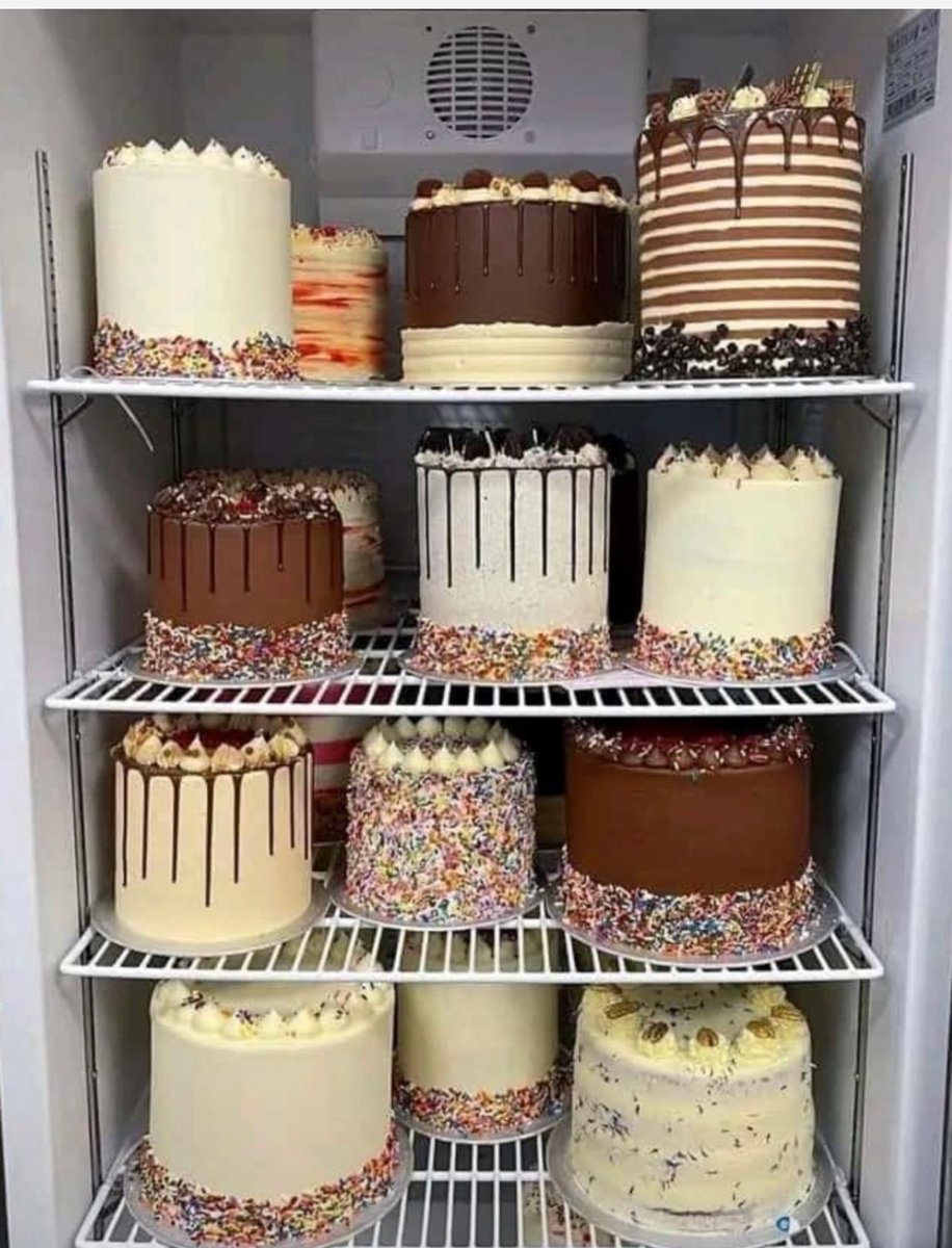 bake_val's tweet image. This fridge didn’t fill itself!
Want to create cakes like these?
Follow for weekly baking tutorials, cake decorating tips &amp;amp; pro techniques.
Because every woman deserves to bake with confidence.
#TorontoBakers #BakingWithDDVal #CakeDecorating101