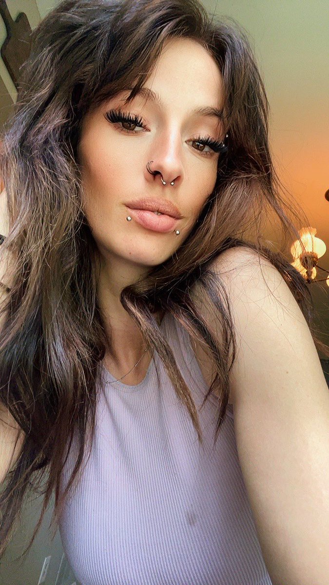 devina_lynn's tweet photo. Goddess_Jay always slays 🖤✨#paypigsfindom #paypigsfindme #paypigsfindom I’m on this side of the internet now. https://t.co/PqJwRE2XLb