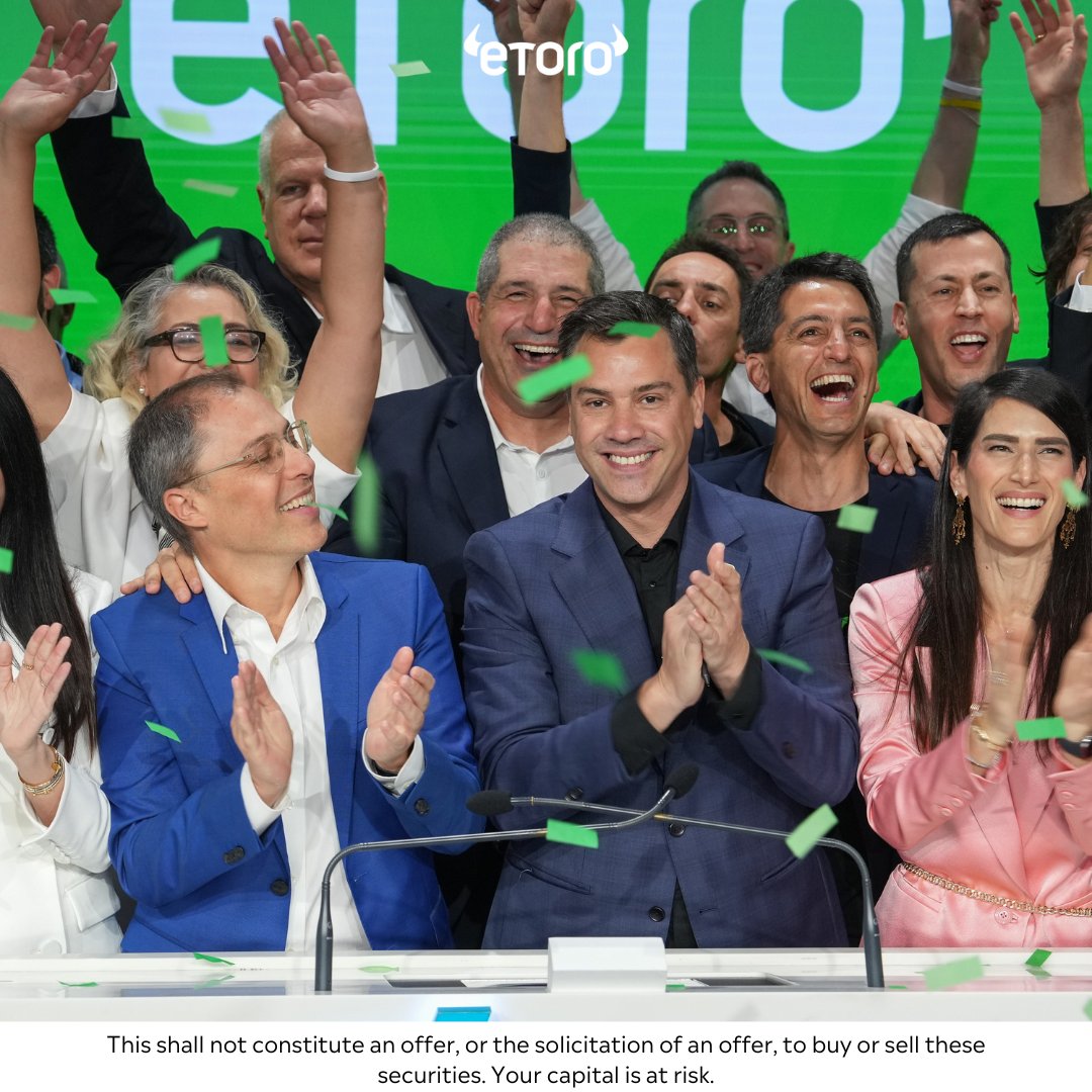 eToro's tweet photo. In 2007, brothers Yoni Assia and Ronen Assia set out to make investing accessible to everyone 💡

Today, they rang the bell at Nasdaq celebrating eToro's listing 🔔

Thank you to every eTorian who helped turn this vision into reality 💚

#eToroIPO #NasdaqListed
📸 Credits: Nasdaq, Inc./ Vanja Savic
⚠️ This shall not constitute an offer, or the solicitation of an offer, to buy or sell these securities. Your capital is at risk.