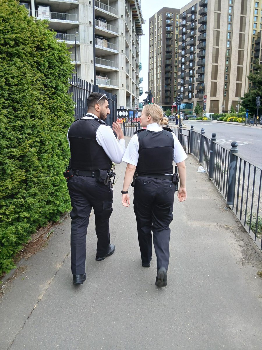 MPSNorthActon's tweet photo. Today, with the kind help of SNT South Acton that staffed up with us we tried to solve a few ongoing incidents on our ward. We attended incidents regarding disputes between neighbours and drug dealings.
#yourlocalmet https://t.co/giEIZIR6t6