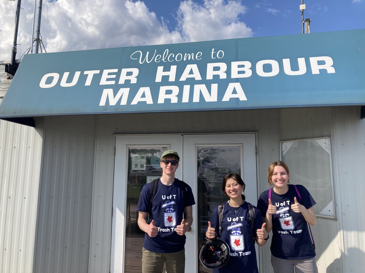 UofTTrashTeam's tweet photo. Our new #FightingFloatablesTO team of student researchers have descended upon the #Toronto waterfront to remove #PlasticPollution. Using trash traps &amp; manual skimming w/ poles, our team will clean the waterfront + monitor what we find to inform preventative solutions! https://t.co/MDO6gwevMd