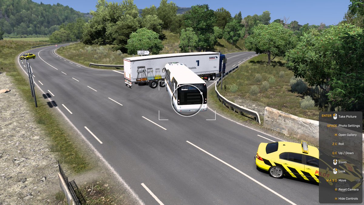 Real_Ops_group's tweet photo. This is the scene of an accident between a truck and a bus just outside Lyon. Highways are on scene directing traffic but long delays are expected in the area https://t.co/Ixd23mm2lD