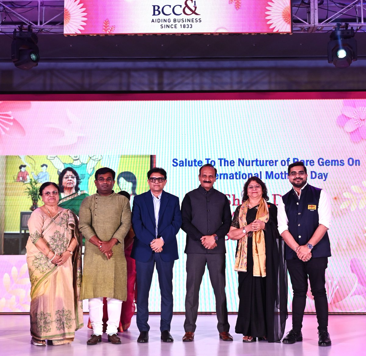 ManabPaul's tweet photo. SREE BALAJI so proud to POWERED
রত্নগর্ভা-The flagship initiative by Sports development committee of BENGAL CHAMBER OF COMMERCE &amp; INDUSTRIES . The unique initiative of its kind where the mothers of the রত্ন (The most successful personalities of our society) felicitated by them https://t.co/SJUrVOlPw0