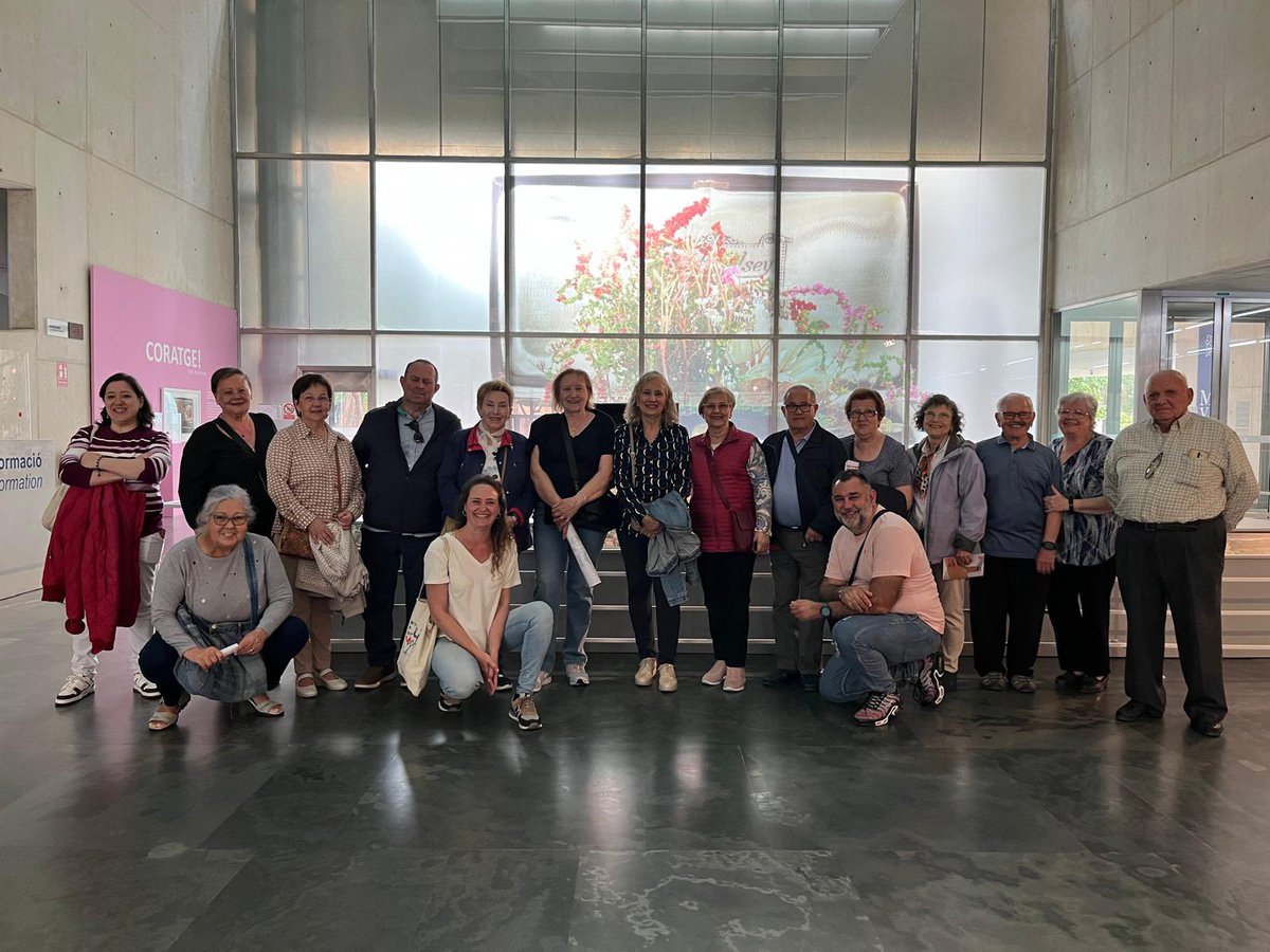 36 setmana social de les persones majors. Ahir la Xarrada i el taller de musicoteràpia van estar genials
Hui taller d’estimulació cognitiva i visita al MUVIM, espectacular!
Demà 16 maig
🔴 Exhibició de gimnàstica 🤸🏻‍♂️i esmorzar 🥜de cloenda Xarrada
⏰10.00h
📍Parc Rei en Jaume