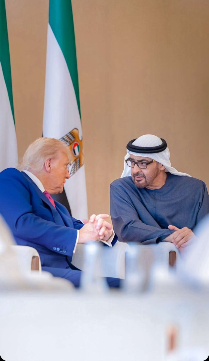 a2aa_'s tweet photo. 1 - في أرض زايد، لا نستقبل الضيوف بالبروتوكول فقط، بل بالتاريخ والموقف والصدق. زيارة الرئيس الأمريكي للإمارات اليوم ��يست مجرد محطة دبلوماسية، بل تأكيد على أن هذه الأرض أصبحت عنوانًا للثقة، ومركزًا للحوار، وجسرًا بين الشرق والغرب. 
#الإمارات_ترحب_بالرئيس_الأمريكي https://t.co/9CwroQMPoB