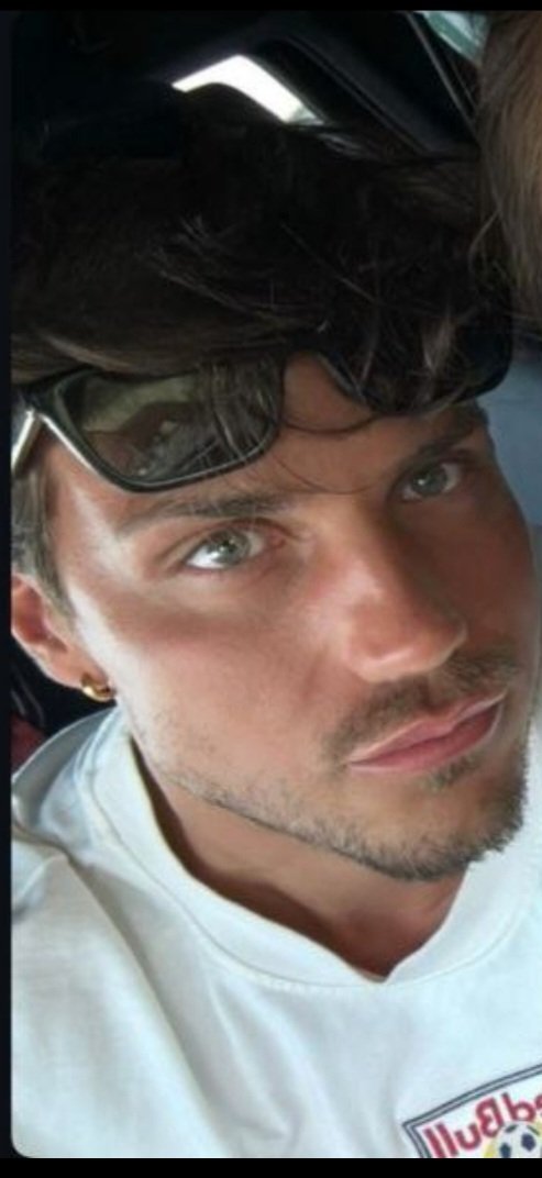 Abbronzato e bellissimo!!
Buona serata #ddm 💙