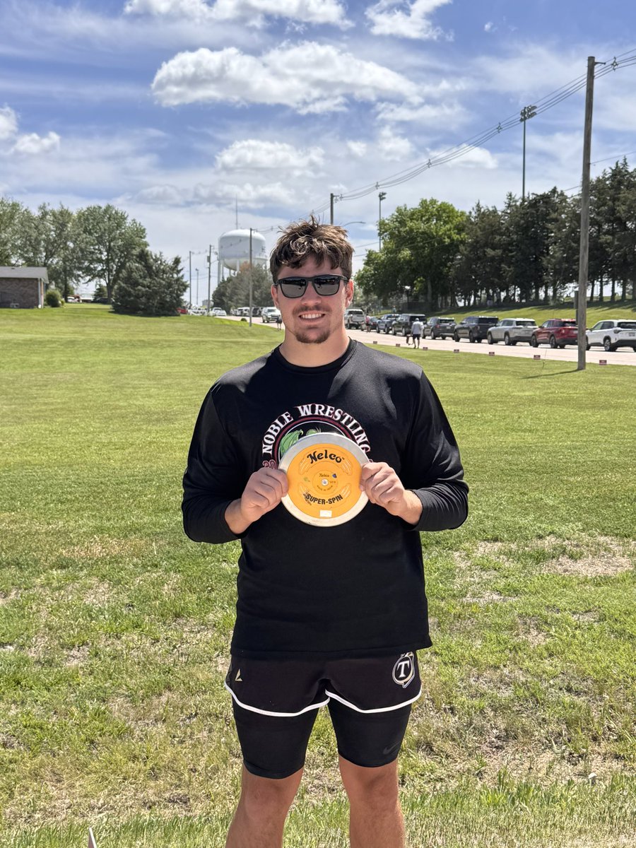 f_ranae's tweet photo. 2 New School records today and punched his ticket in both shot and discus! Congrats @ColeVorderstra1 https://t.co/7VEFKxYeaI