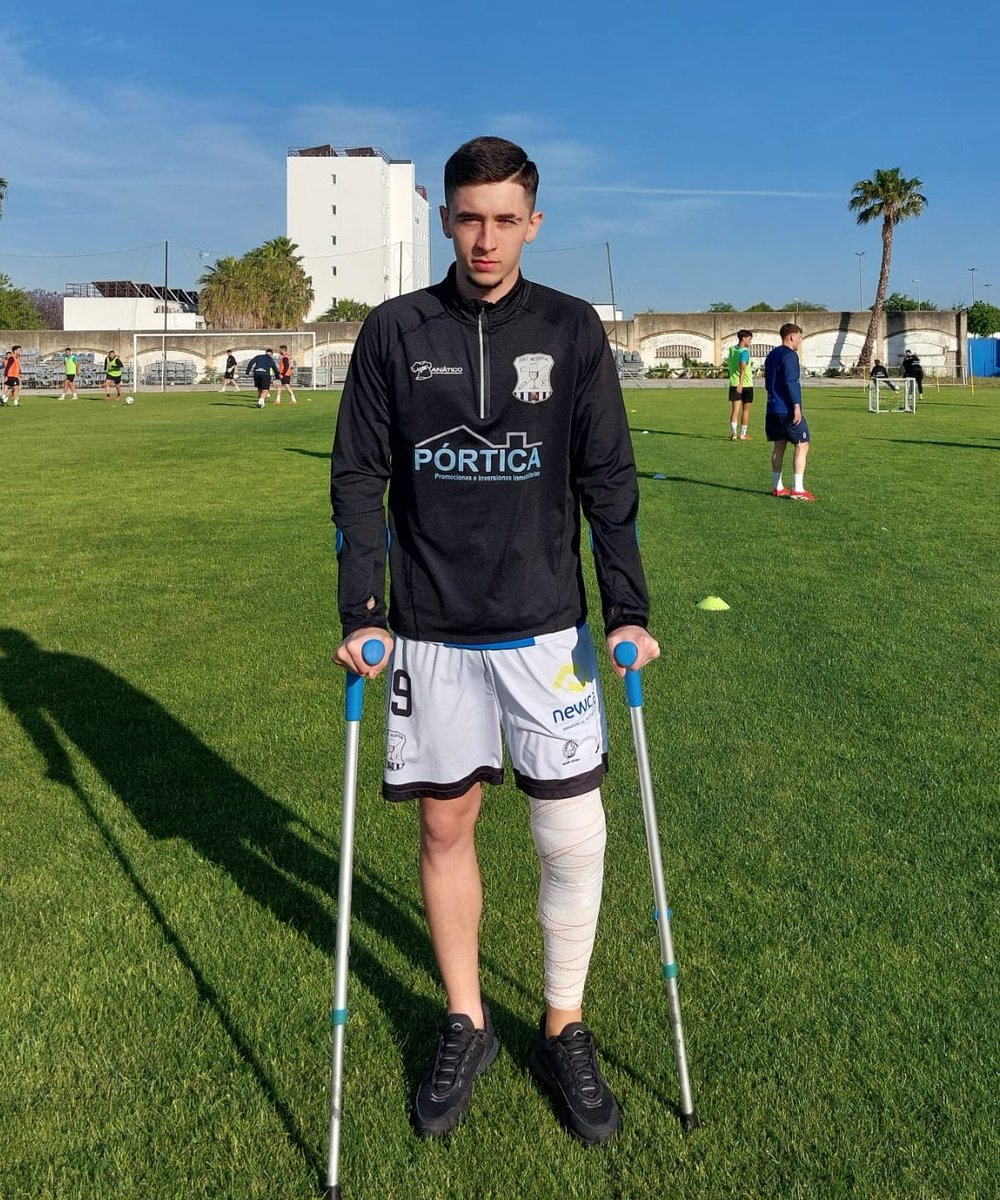 JerezInd_CF's tweet photo. ๐ Hoy hemos tenido una visita muy especial en el entrenamiento.
Nuestro delantero Josema ha estado animando y apoyando a los compaรฑeros de cara a la liguilla mientras continรบa con su proceso de recuperaciรณn ๐ช๐โโ๏ธ
๐๐ ยกComo nos alegramos de verte, Josema! ๐
#JICF #Temp2425 https://t.co/Qu9tHVwxN9