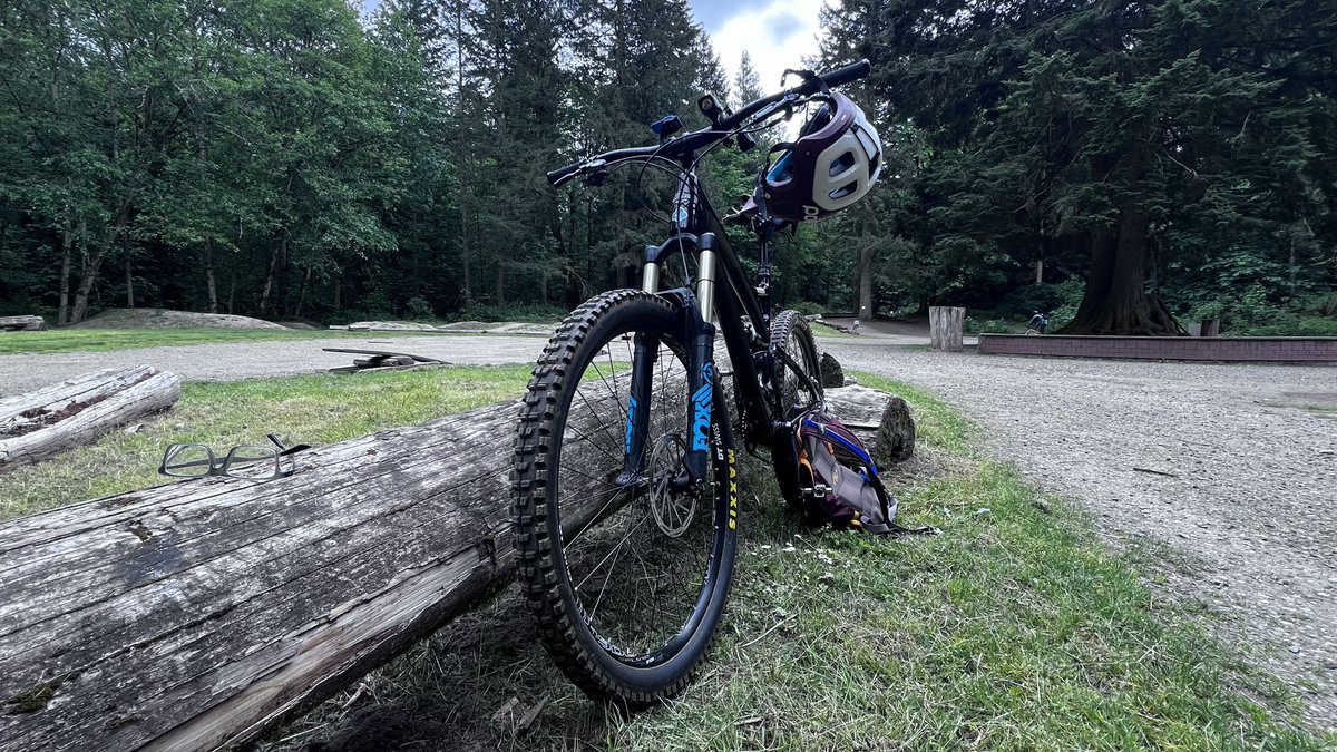 Getting in a little bouncy-bounce and breathe-umphy-umph. 🚵🏻‍♂️