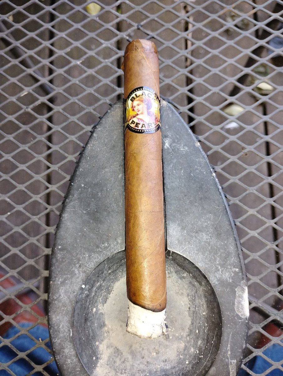 mobarbq's tweet photo. La Perla Habana Black Pearl Morado Toro. #cigars #cameroonwrapper https://t.co/7jCbLgDHHk