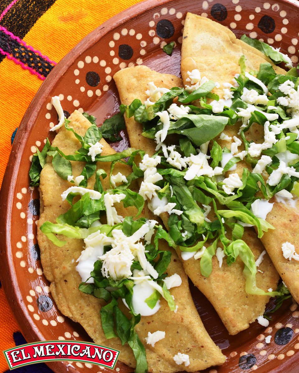 elmexicanobrand's tweet photo. 🧀 Golden, crispy, and cheesy! These fried quesadillas are stuffed with Queso Quesadilla El Mexicano® (melted to perfection😍), then topped with Crema Mexicana and Quesadilla cheese El Mexicano® for next-level indulgence🤤
#AuthenticSabor https://t.co/RkoKOoPNDB