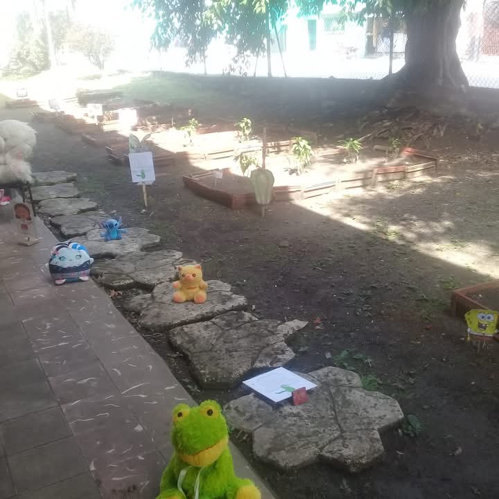 Se realiza formación laboral en nuestro centro educacional en saludo al 17 de mayo día del campesino.  #EducacionVillaClara #Ranchuelo
<a href="/Yamilet50088609/">Yamilet Herrera</a>
 <a href="/CubaMined/">MINED</a>  <a href="/coralia_saez/">Coralia Ruiz Sàez</a> <a href="/FarinaEstevez/">Yoandry Fariña Estévez</a> <a href="/Dme_Ranchuelo/">DME RANCHUELO</a>  <a href="/MenendezRiveros/">Carlos Rivero Menéndez</a> <a href="/dpevillaclara/">DGEP Villa Clara</a>