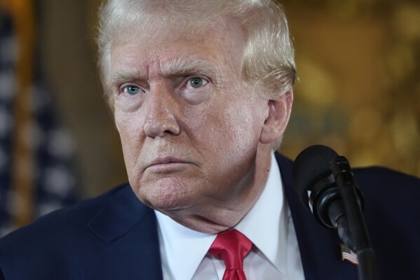 politvidchannel's tweet photo. BREAKING: Walmart announces it is raising prices due to Trump’s tariffs. https://t.co/d0Pad5RFT4