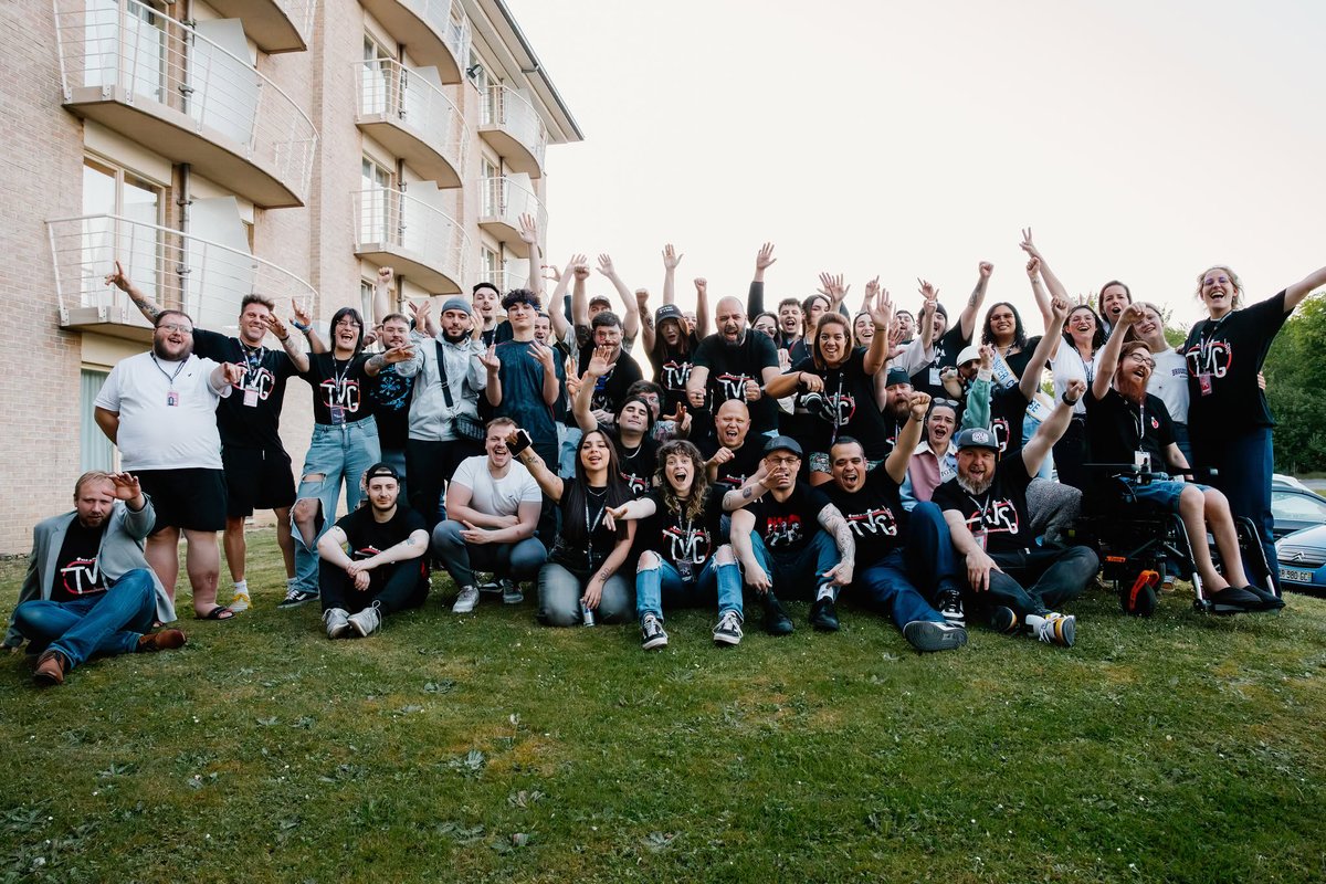 LesPdudimanche's tweet photo. Il y a une semaine se tenait le tout dernier #Televideogames ! Grâce à vos dons, c'est plus de 40 000 € à destination des enfants en Colombie. Merci d'avoir rendu cet ultime #TVG9 inoubliable ❤️🥹 #WARISNOTAGAME https://t.co/rt613Ak9aN