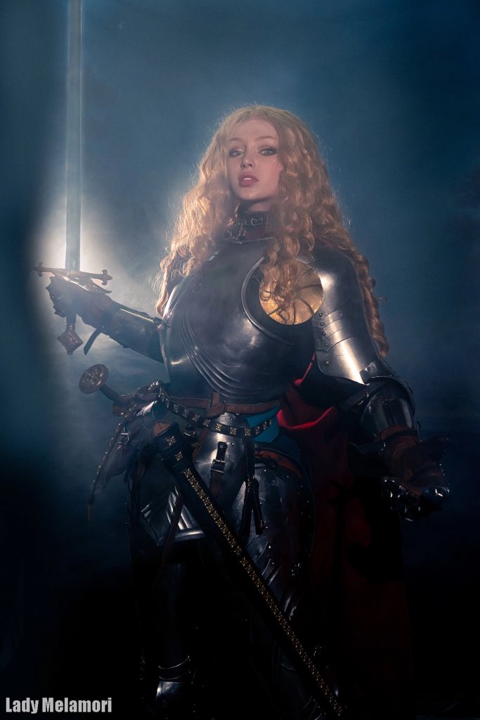 Melamoricosplay's tweet photo. Have you ever tried to wear real plate armor? 😏 https://t.co/0RDd2EKpw4