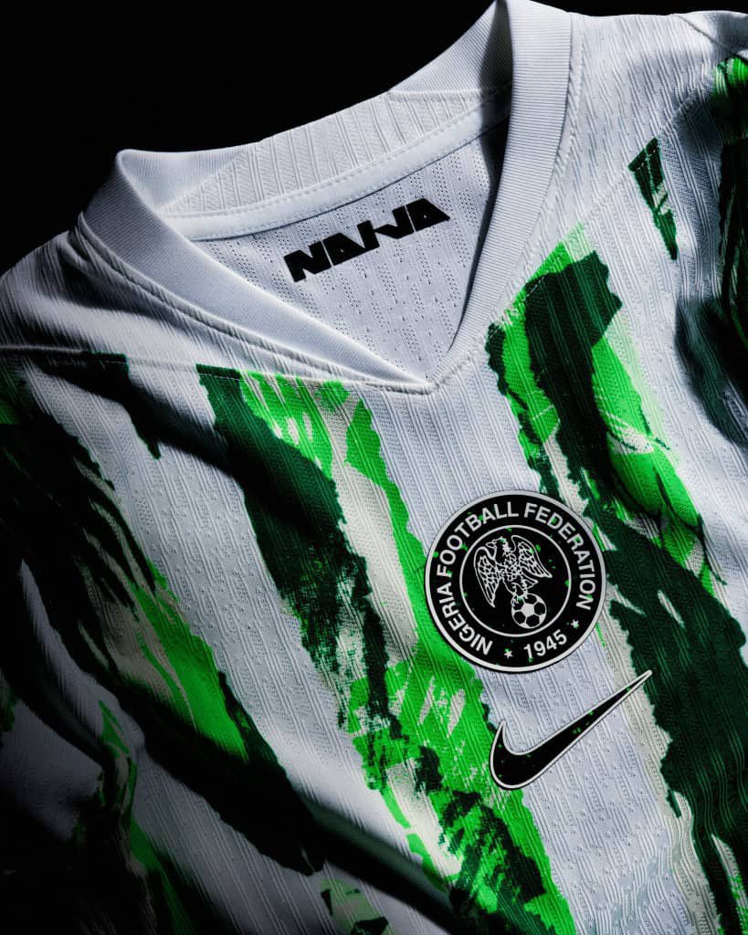 FootClup237's tweet photo. 🚨| Officiel | Nike dévoile les nouveaux maillots domicile et extérieur de l’équipe féminine nigériane de football 🔥💚🤍⚽️ 🫦

Qu’en pensez-vous ? Footeux !

🟢⚫️ FootClup #streetculture #football #naija #nike https://t.co/1glkzthN7U