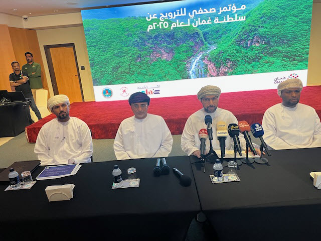 Alwasatkuwait's tweet photo. الخروصي : القطاع السياحي أحد ركائز التنوع الاقتصادي وفق رؤية عمان 2040

- على هامش المؤتمر الصحفي لسفارة #عمان ووزارة التراث والسياحة وبلدية ظفار للترويج للسياحة في السلطنة

https://t.co/msv8uI5oUp https://t.co/WV8Npf59EE