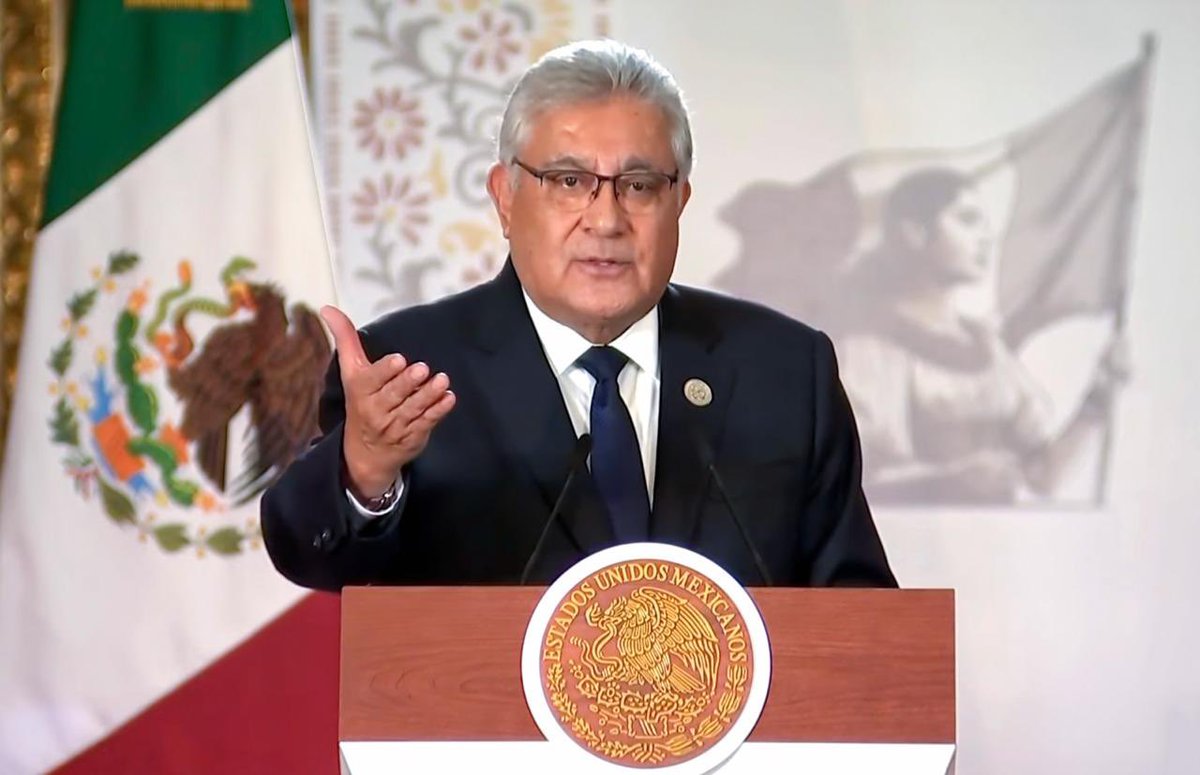 SnteNacional's tweet photo. El líder nacional del #SNTE, Mtro. Alfonso Cepeda Salas, agradece a la Presidenta @Claudiashein el aumento salarial de 10% para las maestras y los maestros de México, un justo reconocimiento a su invaluable labor en favor del país. https://t.co/ml05LACw1a