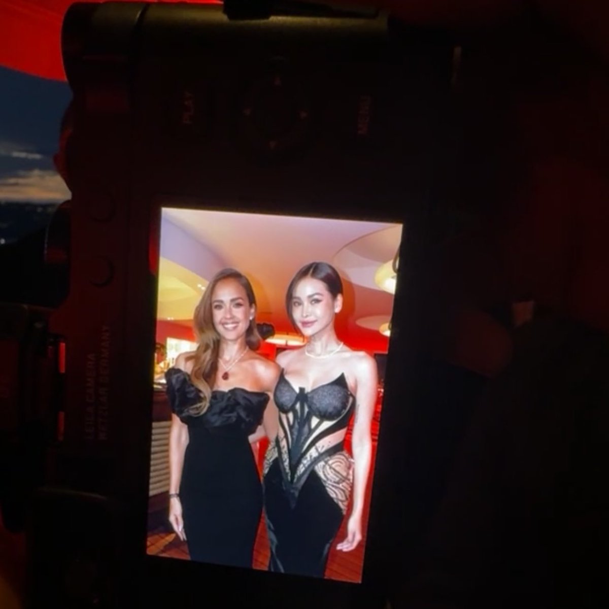 ยั่มมา ติดงานวุ่นวาย (@shh2894) on Twitter photo เจสกับอิง ฮืออออ ❤️🔥
แล้วนี่ชอบเขามากนะหุ้นเจ้าเอย ผิวเจสเอย
ทั้งตอนที่เล่นกับพอล วอคเกอร์และ แอสตัน คุชเชอร์ อ่ะ นี่แกที่อยากเห็นการร่วมเฟรมของอิงกับเหล่าสายฮอลลีวู้ด 🥹🥺
#ENGFAxRedSeaIFF
#อิงฟ้ามหาชน #EngfaWaraha
<a href="/EWaraha/">Engfa Waraha (ตัวจริง)</a>
#WomenInCinema #CannesFilmFestival
<a href="/RedSeaFilm/">RedSeaFilm</a> เจสกับอิง ฮืออออ ❤️🔥
แล้วนี่ชอบเขามากนะหุ้นเจ้าเอย ผิวเจสเอย
ทั้งตอนที่เล่นกับพอล วอคเกอร์และ แอสตัน คุชเชอร์ อ่ะ นี่แกที่อยากเห็นการร่วมเฟรมของอิงกับเหล่าสายฮอลลีวู้ด 🥹🥺
#ENGFAxRedSeaIFF
#อิงฟ้ามหาชน #EngfaWaraha
<a href="/EWaraha/">Engfa Waraha (ตัวจริง)</a>
#WomenInCinema #CannesFilmFestival
<a href="/RedSeaFilm/">RedSeaFilm</a>