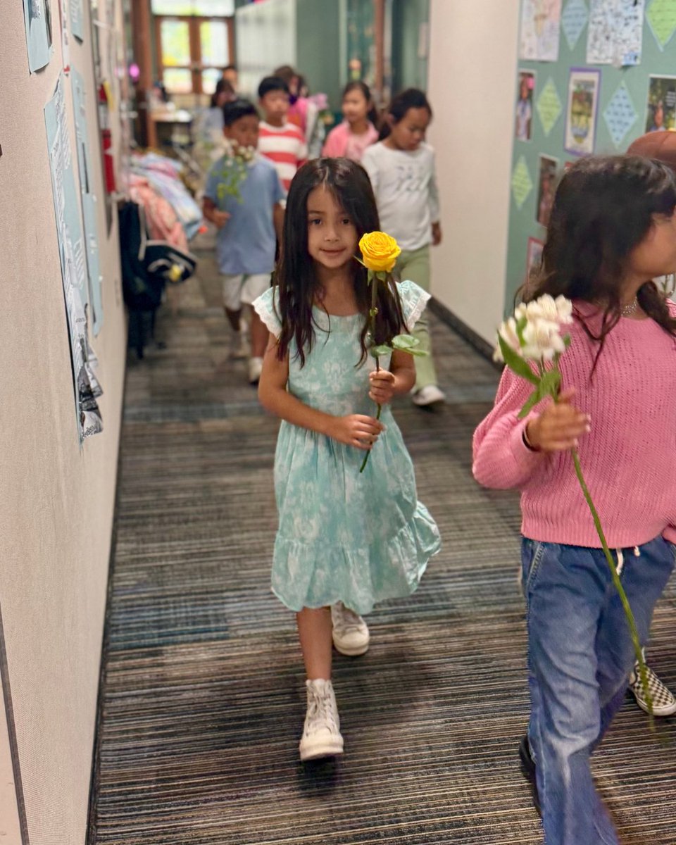 SolanaBeachSD's tweet image. Carmel Creek hosted a breakfast to celebrate the contributions of its volunteers. Some of the youngest students gave heartfelt speeches, while others serenaded guests with songs. To close the event, each volunteer was presented with a flower as a small token of thanks.

#SBSD