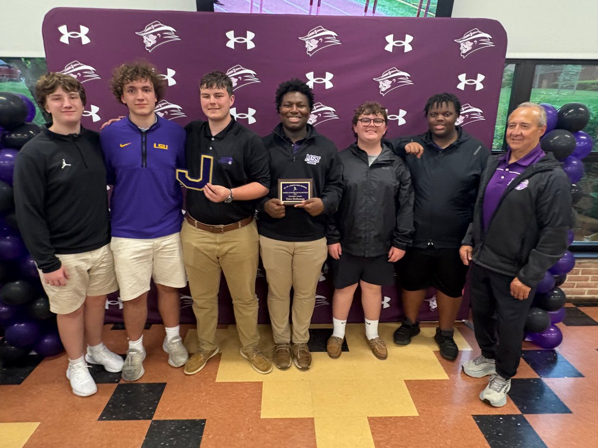 JacobUrbanDavis's tweet image. Junior year with @MSJGaels Track and Field has come to a close. It’s been a great year with lots of growth and development in every part of my life. Big new PRs (shot put 39’4 and discus 106’9) highlighted my season.
