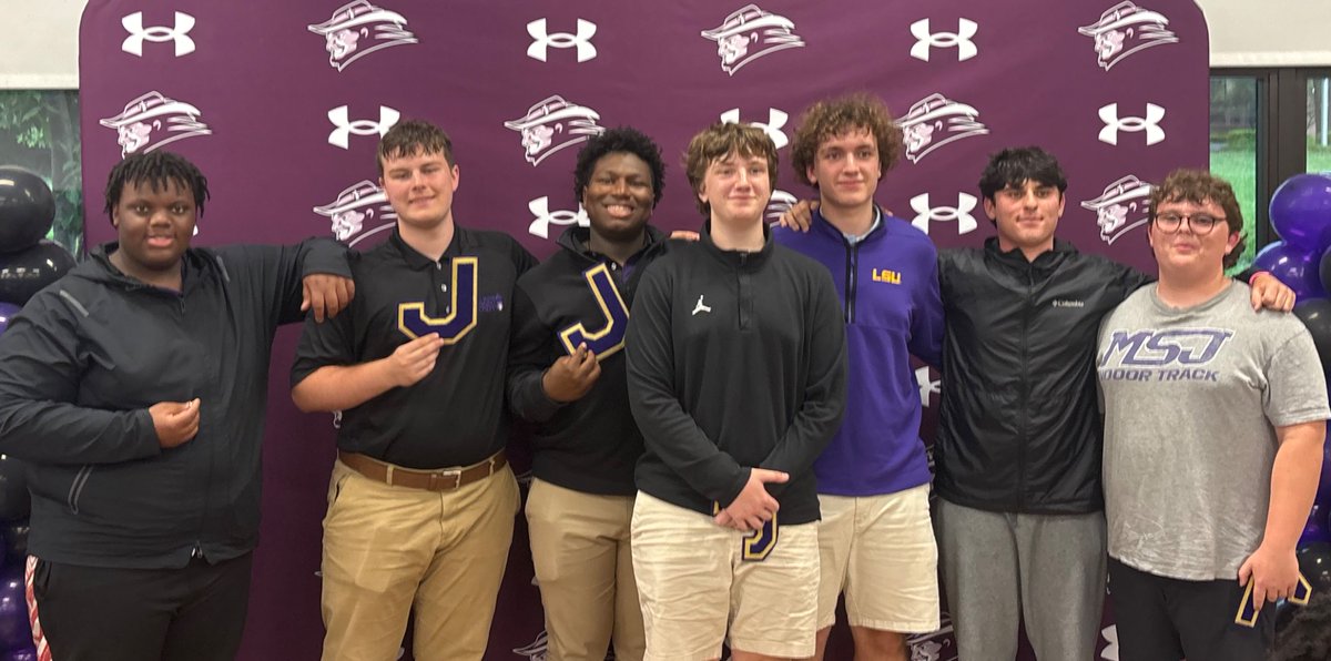 JacobUrbanDavis's tweet image. Junior year with @MSJGaels Track and Field has come to a close. It’s been a great year with lots of growth and development in every part of my life. Big new PRs (shot put 39’4 and discus 106’9) highlighted my season.
