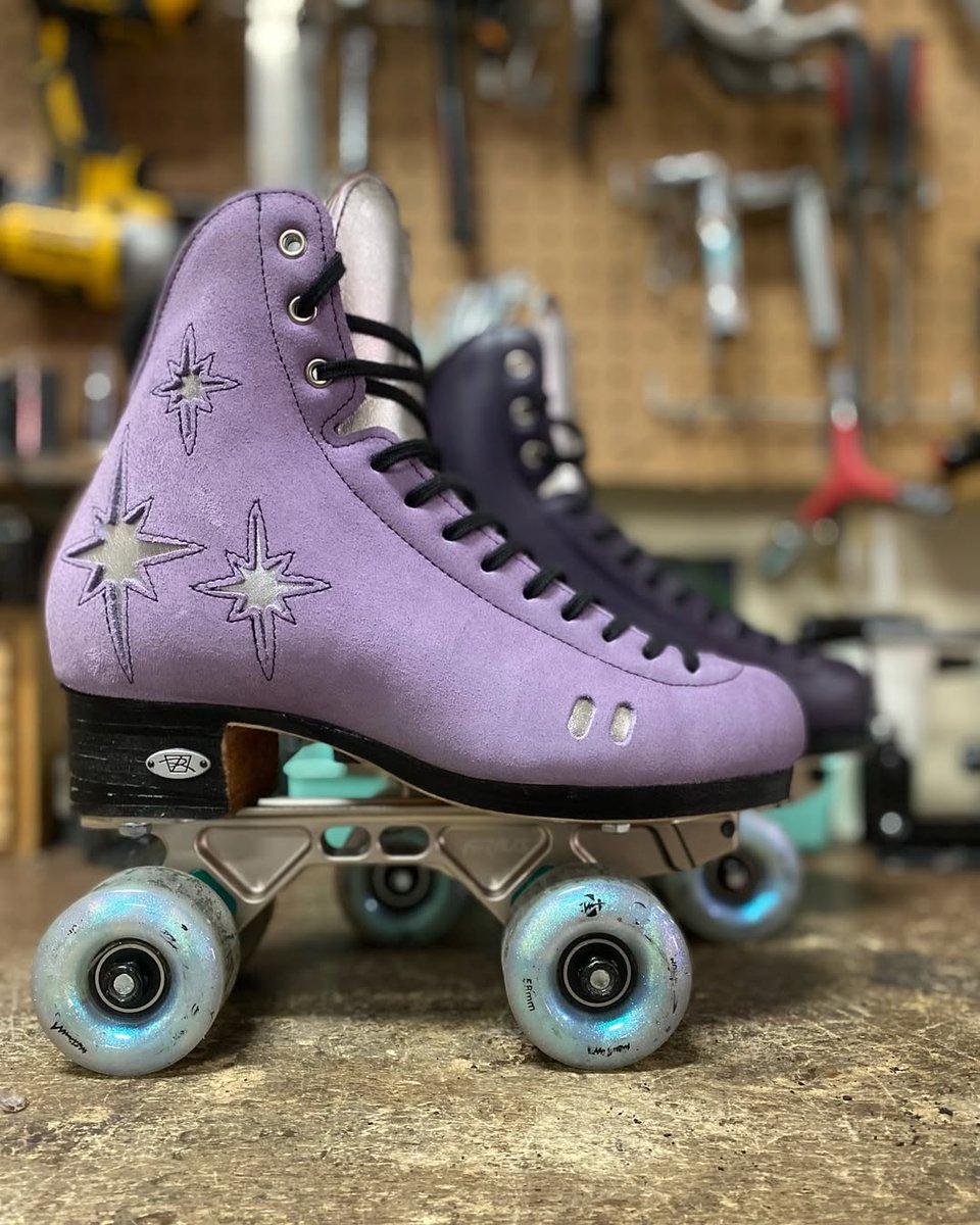 RiedellRoller's tweet photo. ✨💜🛼  What do you think! Would you skate these? 🤩⁠
⁠
Built for @missshalita by  @skatetechhoney⁠
⁠
⁠
#riedellroller #rollerskate #customskates #dreamskate #stars #danceskate⁠
⁠

⁠
⁠
⁠ https://t.co/LpYnO7BHoy