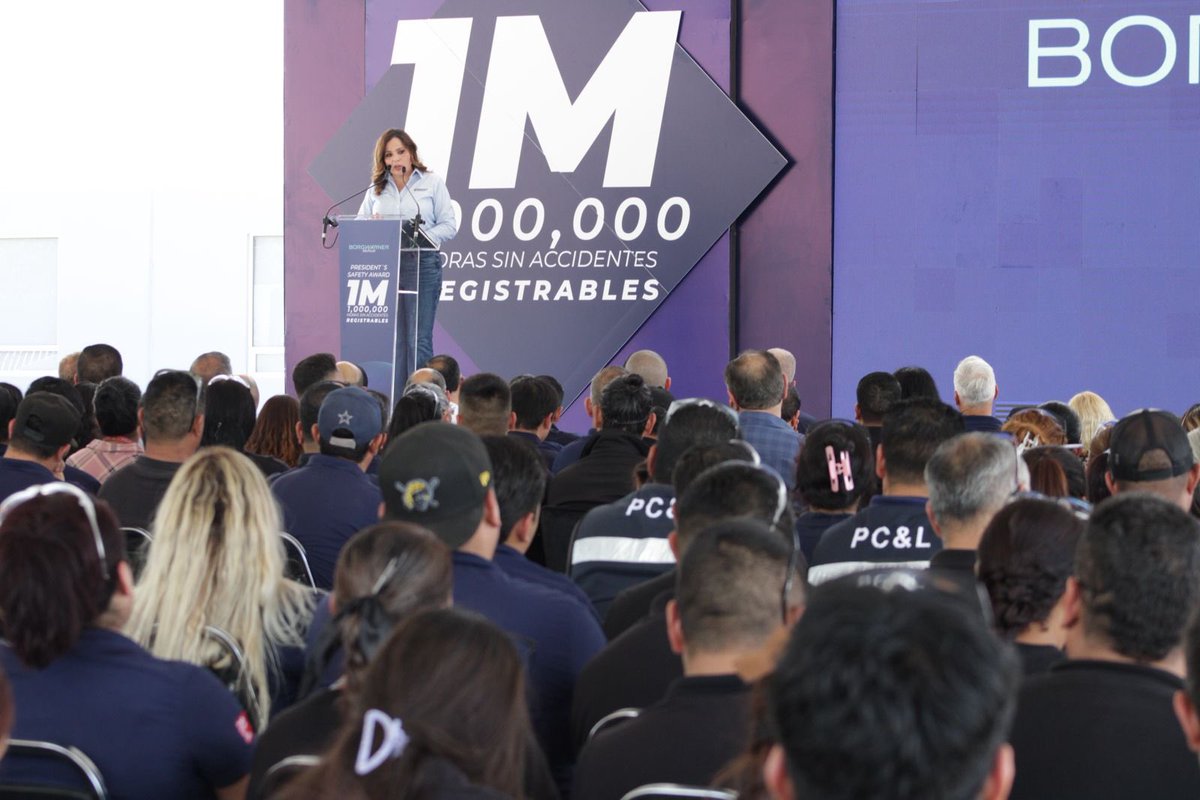 SETRA_COAH's tweet photo. La Secretaria del Trabajo, @ZogbiNazira, participo en el evento donde se entrego a @BorgWarner Saltillo un reconocimiento por obtener 1 millón de horas laborables sin accidentes. (1-2) https://t.co/xSLlIUDXUU