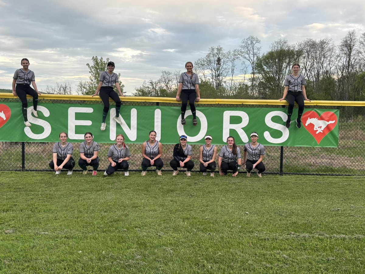The Lady Mustangs took the league win on Senior Day 8-4 over Westhill. Jordan O’Connor hit a go ahead 3 run HR in the 5th to put the Mustangs ahead. We honored our seniors: Chloe Kuttruff, Dahlia Schultz, Ella Cataldi &amp; Janzen Long. 🥎🐎💚 <a href="/PatSpadafore/">Pat Spadafore</a> <a href="/blackwell_phil/">Phil Blackwell</a>