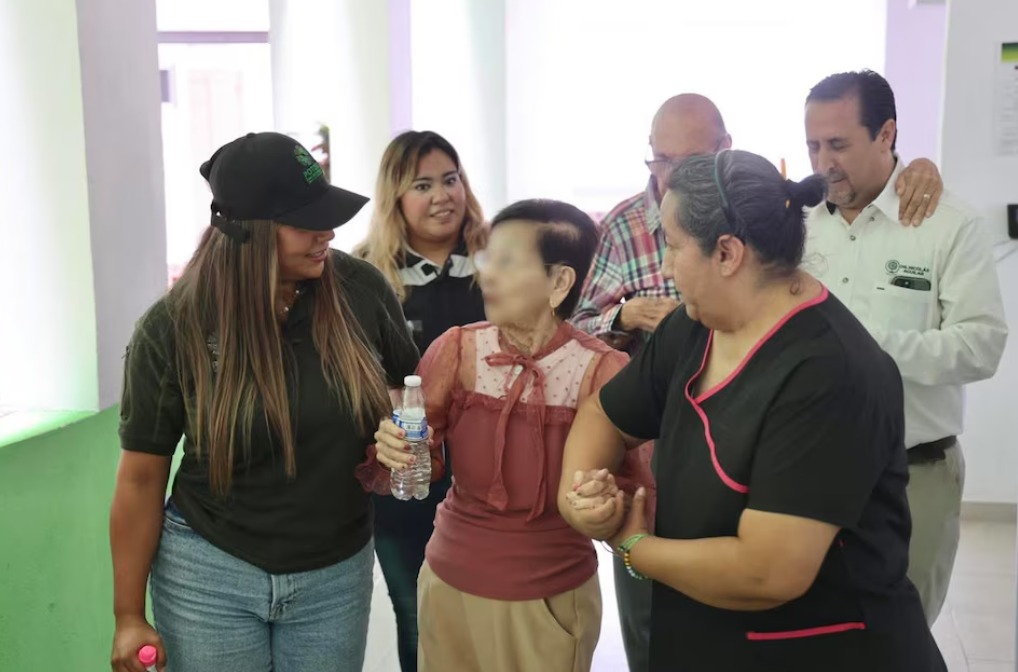 #Internacionales | En San Luis Potosí, México, cerraron un asilo de ancianos llamado Santa Sofía porque no tenía permisos y lo peor que maltrataban a los abuelitos. 

Gracias a que la gente denunció en redes sociales, el gobierno se puso las pilas y rescató a los pobres viejitos.