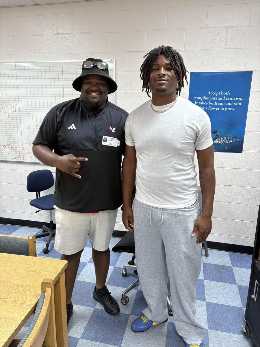 CguhsFootball's tweet photo. We want to thank @EWUFootball @JaylenJohnson92 for stopping by to check in on our Cougars🤝

#WeRunCG 🔵🟡🙌

@JUSTCHILLY @azc_obert @KevinMcCabe987 @CamCox12 @CodyTCameron @ZachAlvira @gridironarizona @EricSports360AZ @AZHSFB @therealbeadle @EpicSportsTV @VarsityShow @CGUHSD_82 https://t.co/NB6IO3X3fa